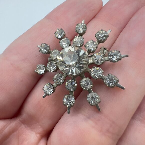 Vintage 50s Prong Set Rhinestone Brooch Starburst Silver Snowflake Atomic Pin - Picture 1 of 10